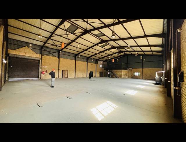 1,100M² WAREHOUSE TO LET IN ROBERTVILLE